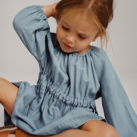 *SOLD* BRAND NEW Zara Girl Chambray Dress 4-5 - Picture 2 of 6